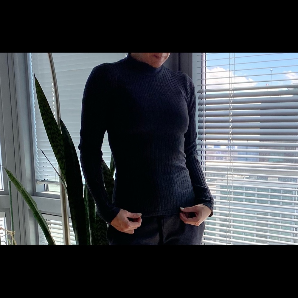 XS long sleeve ribbed mock neck tee